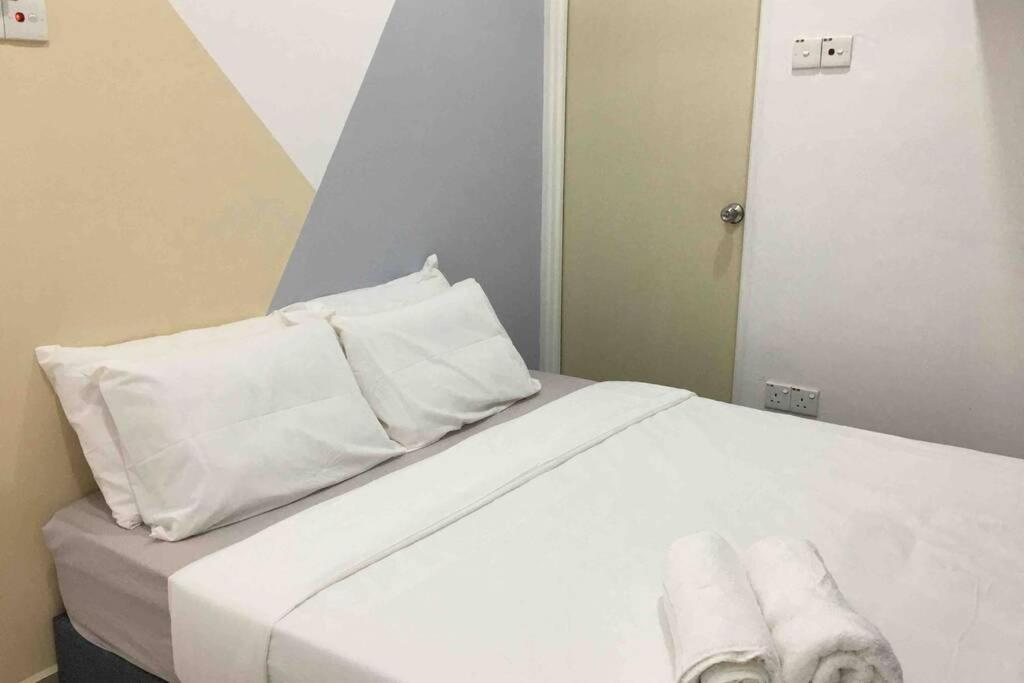 Willa 22Pax :Taman Pelangi Party House Nearby Midvelly Johor Bahru Zewnętrze zdjęcie