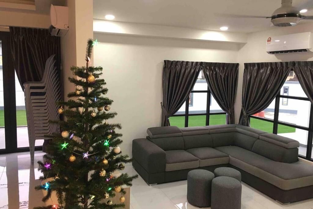 Willa 22Pax :Taman Pelangi Party House Nearby Midvelly Johor Bahru Zewnętrze zdjęcie