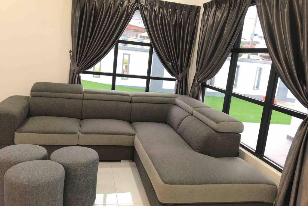 Willa 22Pax :Taman Pelangi Party House Nearby Midvelly Johor Bahru Zewnętrze zdjęcie